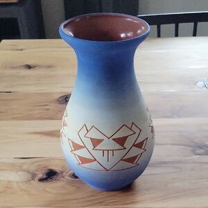 Sioux Native American Blue Clay Art Pottery Pot Vase Signed Marion Selwyn Jones